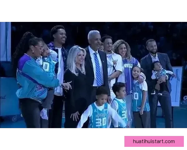 戴尔库里黄蜂30号球衣退役 塞斯发言祝贺父亲成就